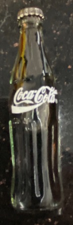 M06019-1 € 8,00 coca cola mini flesje witte letters.jpeg